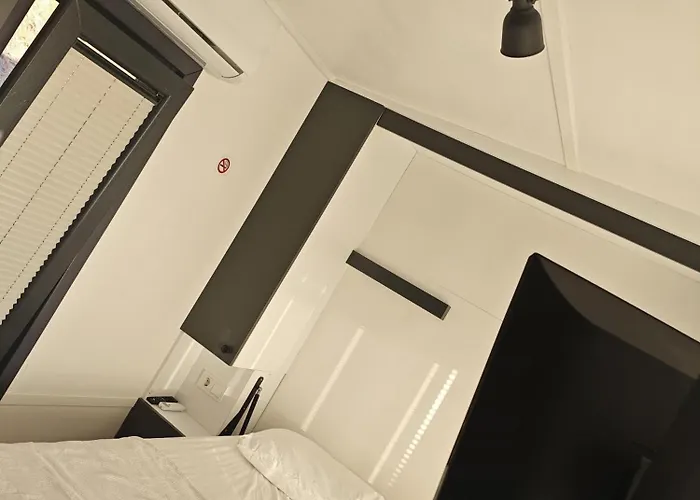 אתר קמפינג Tiny Mini House